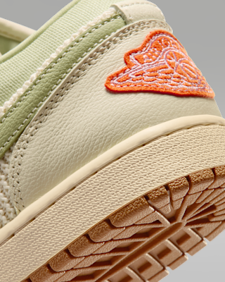Air Jordan 1 Low SE Women's Shoes. Nike RO